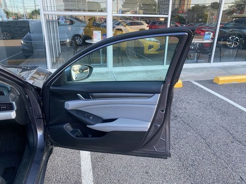 Used 2018 Honda Accord EX image 35