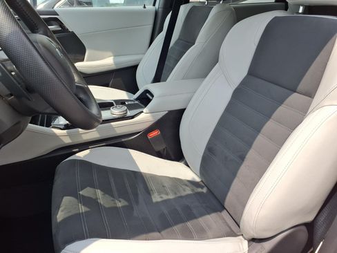 Used 2025 Mitsubishi Outlander SE AWD/4WD image 3