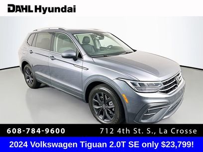 Used 2024 Volkswagen Tiguan SE w/ Panoramic Sunroof Package
