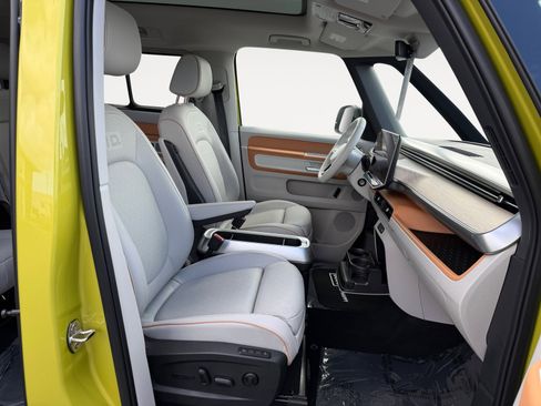 Certified 2025 Volkswagen ID. Buzz Pro S Plus AWD/4WD image 19