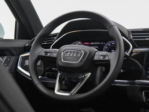 Certified 2024 Audi Q3 2.0T Premium Plus image 18