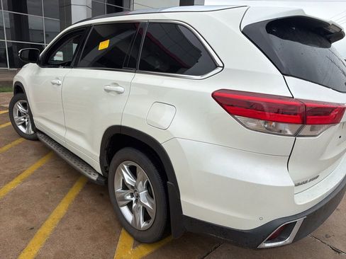 Used 2019 Toyota Highlander Limited FWD image 7