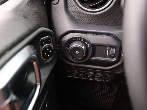Used 2025 Jeep Wrangler Unlimited Rubicon AWD/4WD image 21