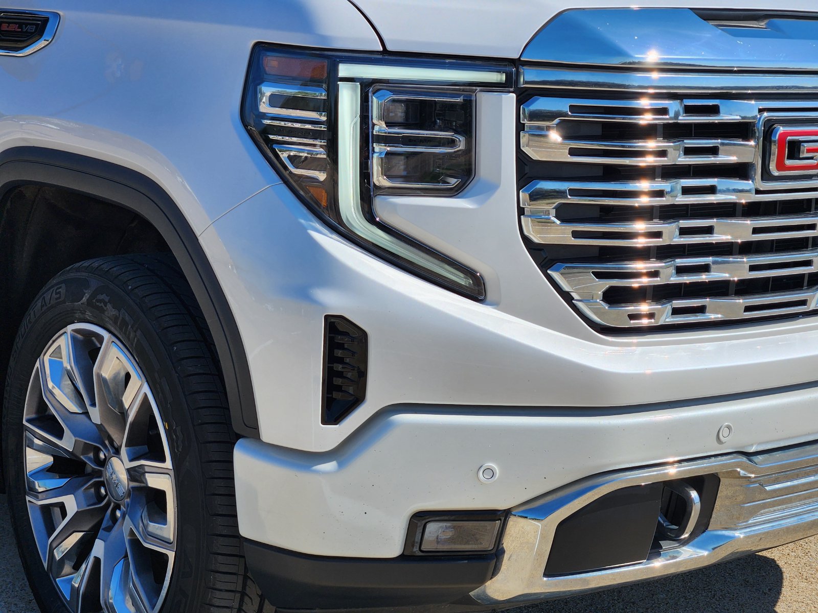 Used 2023 GMC Sierra 1500 Denali w/ Denali Reserve Package AWD/4WD image 9