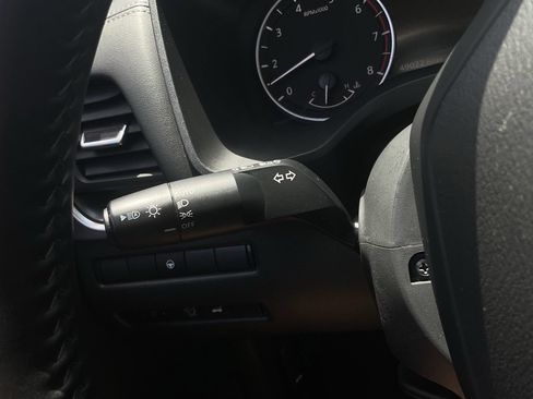 Used 2025 Nissan Rogue SV FWD image 20