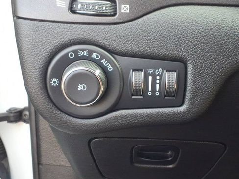 Used 2022 Jeep Cherokee Trailhawk AWD/4WD image 22