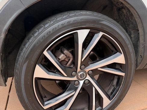 Used 2020 Volvo XC40 T5 R-Design image 38