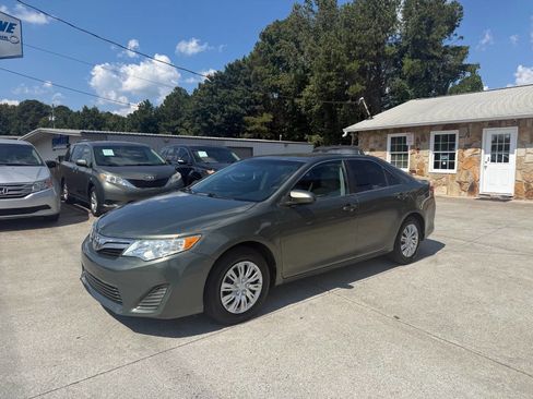 Used 2012 Toyota Camry LE image 3
