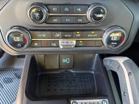Certified 2024 Ford Bronco Outer Banks w/ Sasquatch Package AWD/4WD image 29