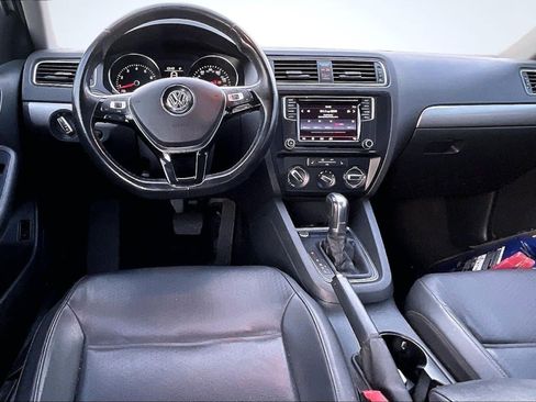 Used 2017 Volkswagen Jetta SE image 5