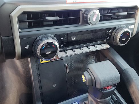 Certified 2025 Toyota Tacoma TRD Off-Road w/ TRD Off Road Premium Package AWD/4WD image 16
