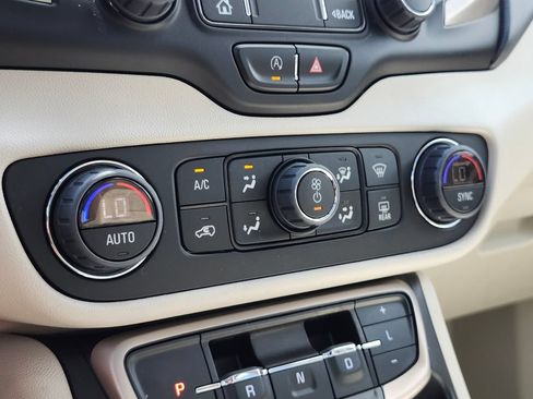 Used 2022 GMC Terrain Denali w/ Denali Premium Package AWD/4WD image 23