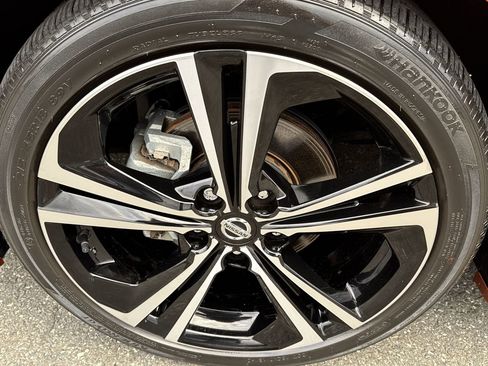 Used 2022 Nissan Sentra SR w/ SR Premium Package image 10