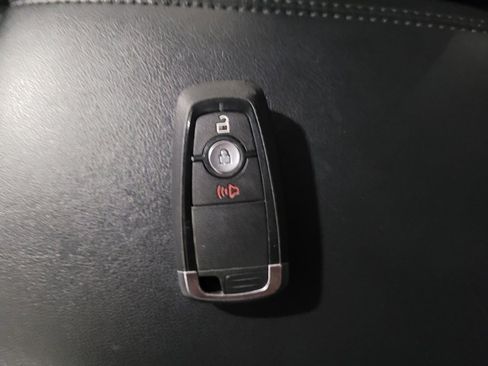 Used 2024 Ford Edge SEL image 32