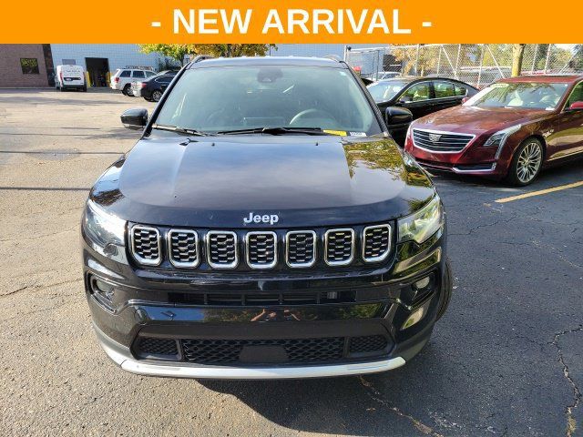 Used 2024 Jeep Compass Limited AWD/4WD image 8