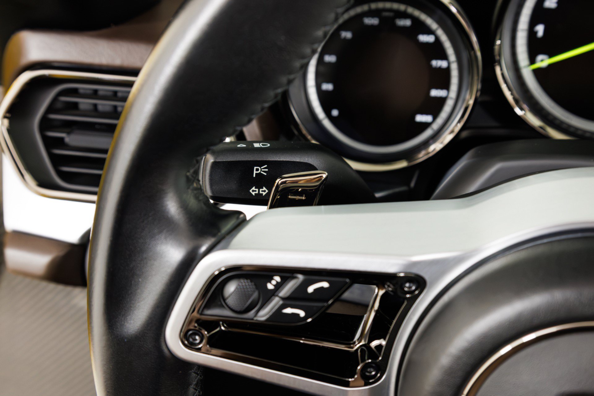 Used 2015 Porsche 918 Spyder AWD/4WD image 19