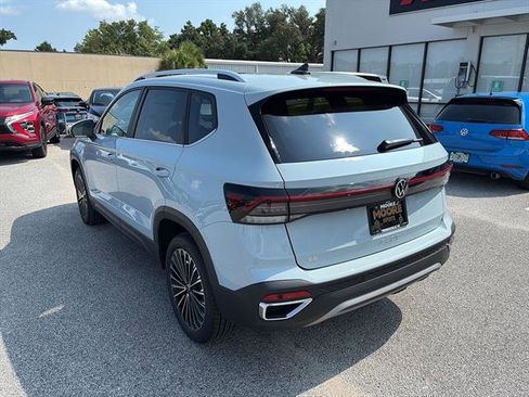 New 2025 Volkswagen Taos SE image 4