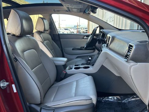 Used 2018 Kia Sportage EX w/ EX Premium Package image 16