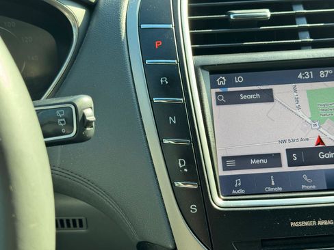 Used 2019 Lincoln Nautilus Reserve w/ Driver Assistance Package FWD image 24