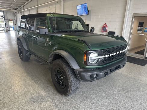 Used 2023 Ford Bronco Wildtrak image 3