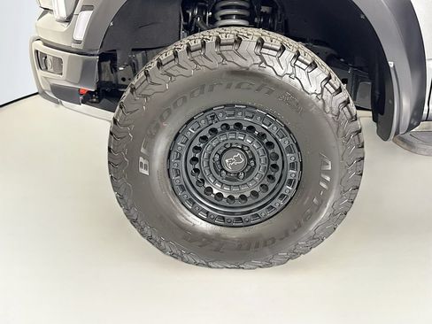Used 2025 Ford F150 Raptor w/ Equipment Group 803A Raptor R AWD/4WD image 30