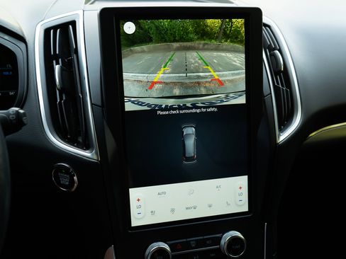 Used 2024 Ford Edge Titanium image 33