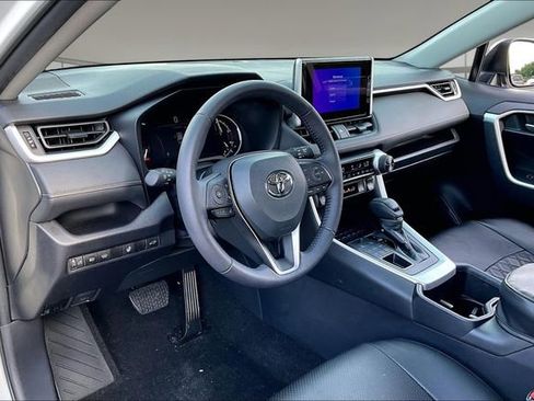 Used 2025 Toyota RAV4 XLE w/ Convenience Package AWD/4WD image 17