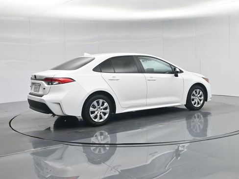 Used 2025 Toyota Corolla LE image 27