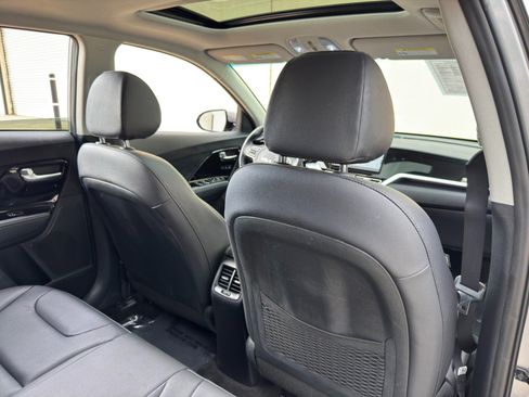 Used 2022 Kia Niro EX Premium FWD image 36