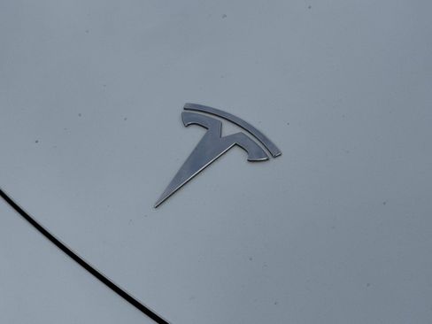 Used 2018 Tesla Model 3 Long Range image 4