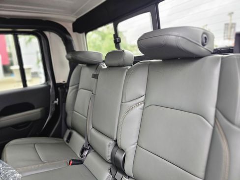 New 2026 Jeep Gladiator Mojave image 24