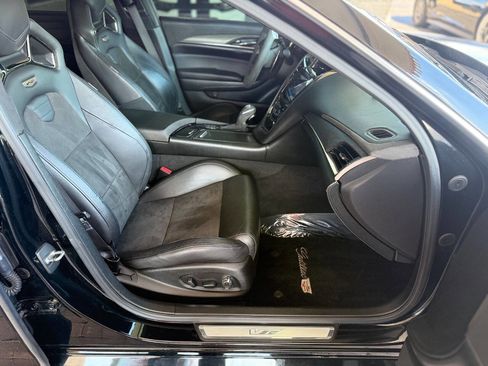 Used 2017 Cadillac CTS V w/ Luxury Package image 44