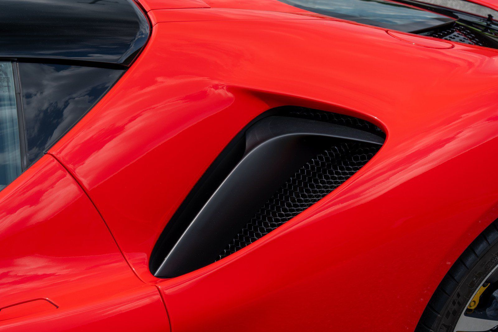 Used 2022 Ferrari SF90 Stradale AWD/4WD image 12
