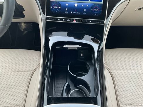 Used 2025 Mercedes-Benz GLC 350e 4MATIC image 23