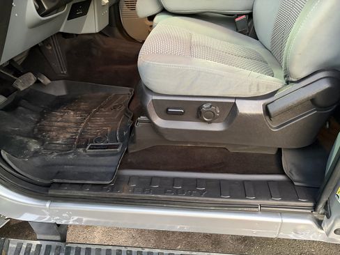 Used 2016 Ford F250 XLT w/ XLT Premium Package image 23