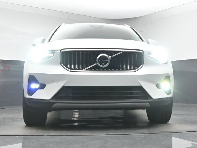 Used 2024 Volvo XC40 B5 Plus AWD/4WD image 11