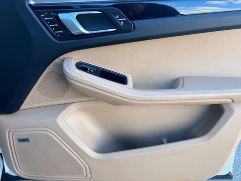 Used 2021 Porsche Macan image 29