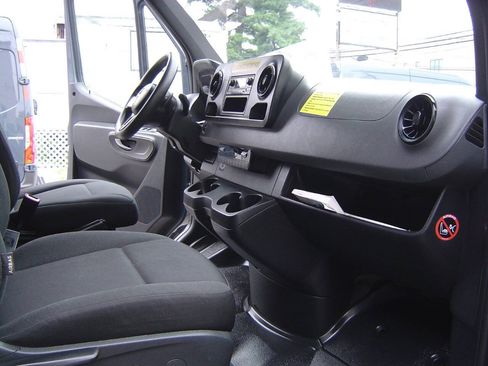 Used 2019 Mercedes-Benz Sprinter 144 image 8