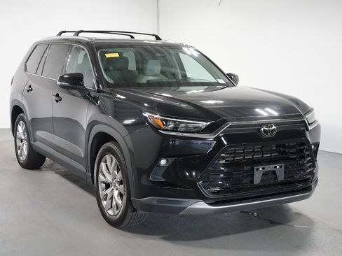 Certified 2024 Toyota Grand Highlander AWD image 3