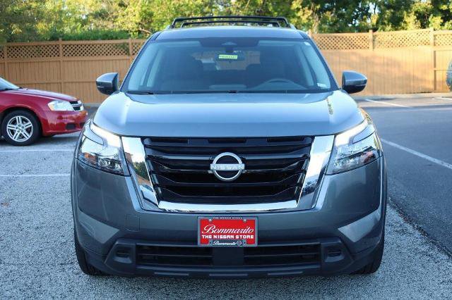 Certified 2025 Nissan Pathfinder SV w/ SV Premium Package FWD image 4