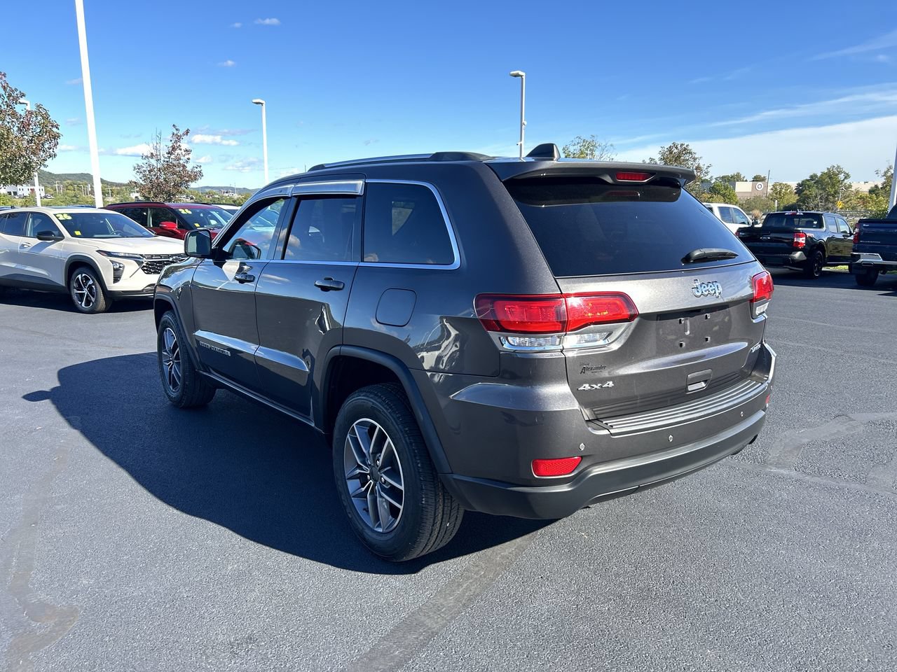 Used 2020 Jeep Grand Cherokee Laredo w/ Security & Convenience Group AWD/4WD image 5