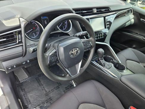 Used 2019 Toyota Camry LE w/ Convenience Package FWD image 12