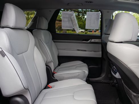 Certified 2024 Hyundai Palisade SEL w/ Premium Package AWD/4WD image 13