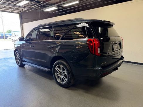 Used 2025 Ford Expedition Active AWD/4WD image 2
