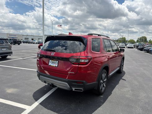 Used 2025 Honda Pilot Touring image 8