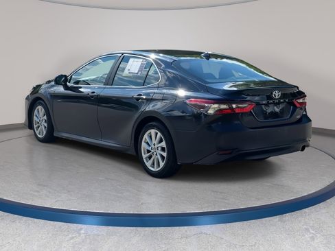 Used 2021 Toyota Camry LE FWD image 7