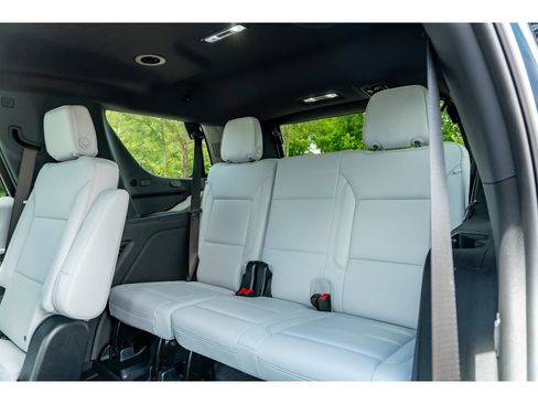 Used 2025 Chevrolet Tahoe Premier AWD/4WD image 15
