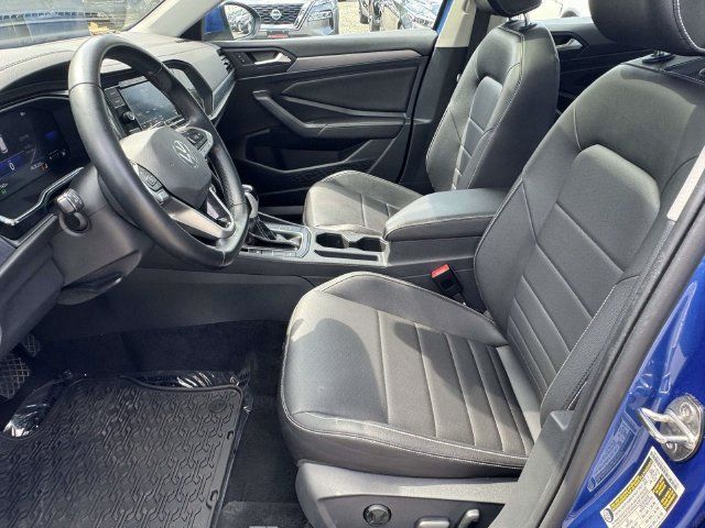 Used 2023 Volkswagen Jetta SE w/ Panoramic Sunroof Package FWD image 13
