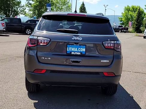 Used 2023 Jeep Compass Latitude w/ Sun and Sound Group AWD/4WD image 7