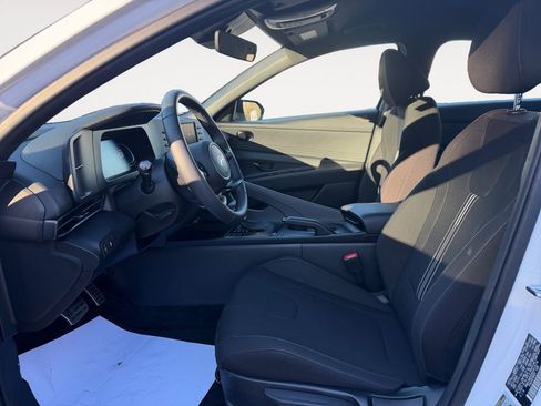 Certified 2025 Hyundai Elantra Sport image 10